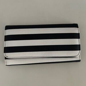 Kut From The Kloth Black Trifold Card Wallet